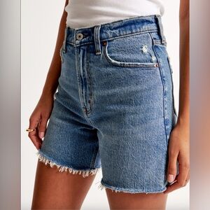 Abercrombie & Fitch High-Rise Distressed Dad Short Size 12/31
